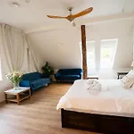 Hotel Mia *