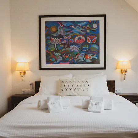 Mia Hotel *
